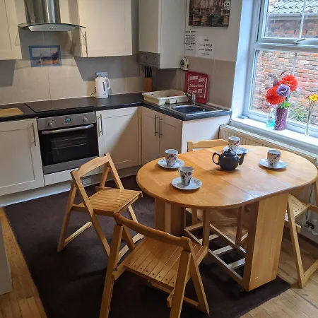 Endeavour Quiet Old Yard Fishermans