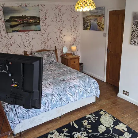 Endeavour Sleeps 6