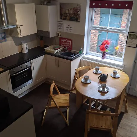 Endeavour Sleeps 6