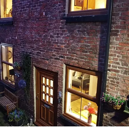 Endeavour Quiet Old Yard Fishermans