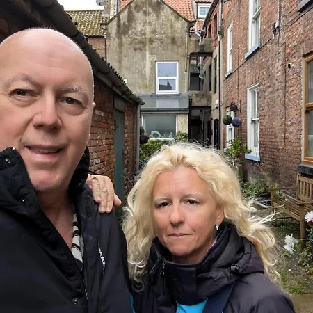 Endeavour Quiet Old Yard Fishermans Holiday home