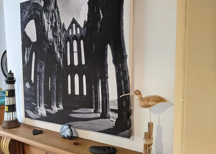 Endeavour Quiet Old Yard Fishermans Holiday home *