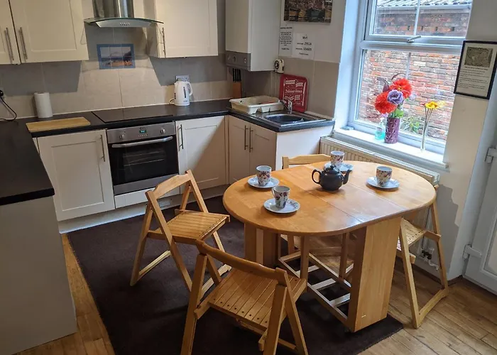 Endeavour Quiet Old Yard Fishermans