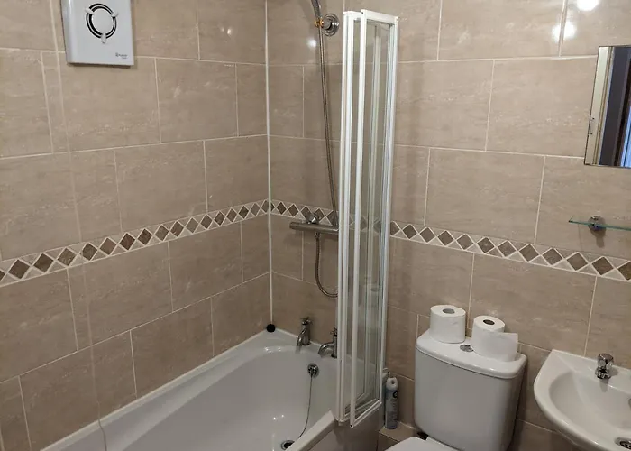 Endeavour Quiet Old Yard Fishermans Whitby