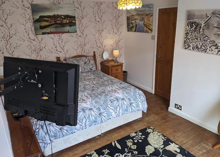 Endeavour Quiet Old Yard Fishermans