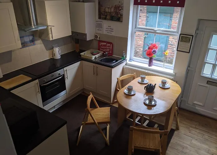 Endeavour Quiet Old Yard Fishermans