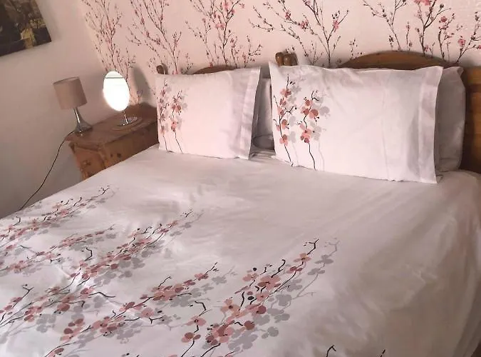 Endeavour Quiet Old Yard Fishermans * Whitby