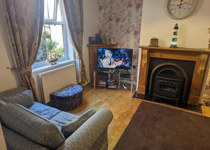 Endeavour Quiet Old Yard Fishermans * ウィットビー